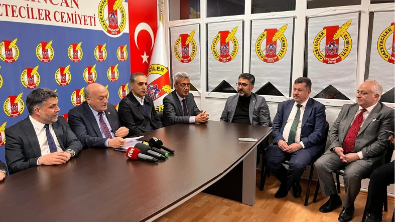 Mavi Sade 10 Nisan Polis Haftası Kutlama Instagram Hikayesi (787 x 443 piksel) (1)