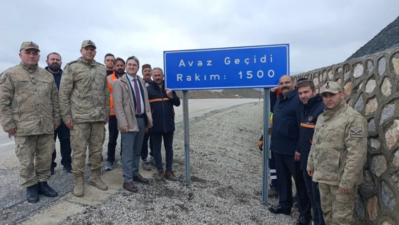 Mavi Sade 10 Nisan Polis Haftası Kutlama Instagram Hikayesi (787 x 443 piksel) (9)