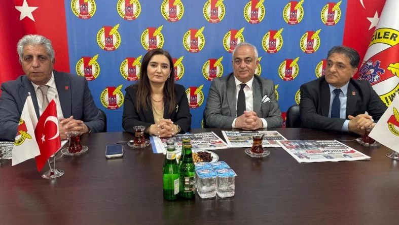 Kırmızı ve Beyaz Sade 10 Nisan Polis Haftası Kutlama Instagram Gönderisi (787 x 443 piksel) (15)