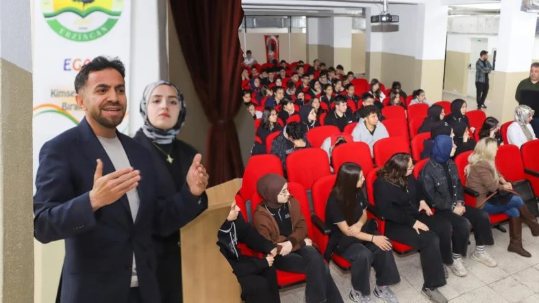 Kırmızı ve Beyaz Sade 10 Nisan Polis Haftası Kutlama Instagram Gönderisi (787 x 443 piksel) (16)