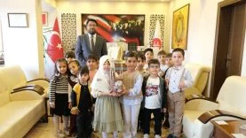 Kırmızı ve Beyaz Sade 10 Nisan Polis Haftası Kutlama Instagram Gönderisi (787 x 443 piksel) (31)