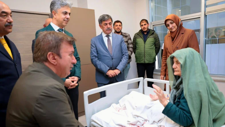 Lacivert ve Beyaz Modern Polis Haftası Hikayeniz (787 x 443 piksel) (48)